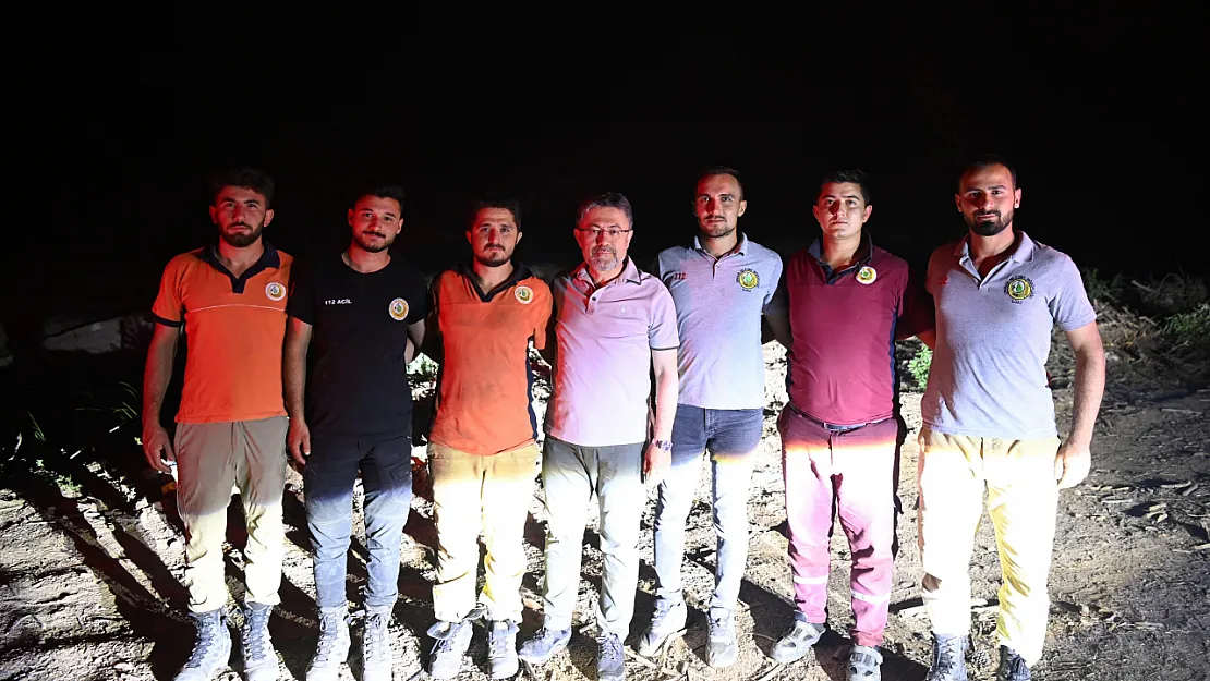 Bakan Yumaklı'dan Yangın Bölgesinde Çalışan Ekiplere Moral Ziyareti