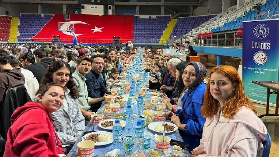 Bakanlıktan Öğrenci Topluluklarına Tam Destek