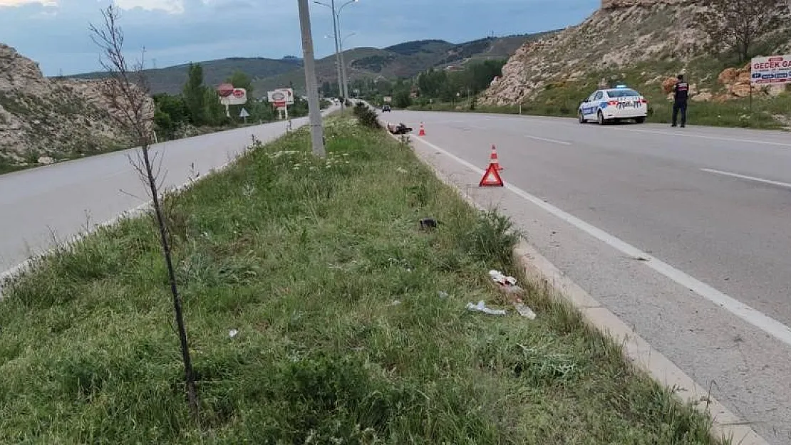 Bariyerlere çarpan motosiklet sürücüsü hayatını kaybetti