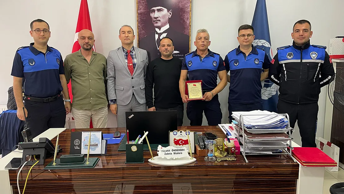 Başarılı Operasyonlara İmza Atan Zabıtalara Plaket Verdi
