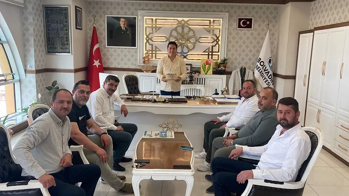 Başkan Aynacı’ya Teşkilattan Doğum Günü Süprizi