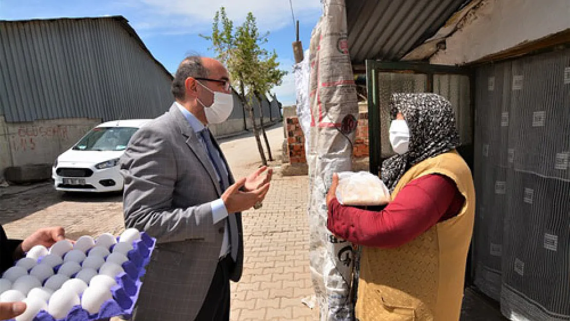 Başkan Çöl yemek dağıtarak istişare etti