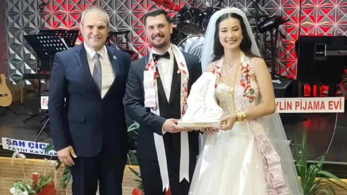 Başkan Dilsiz, Genç Çiftlerin Mutluluğuna Ortak Oldu