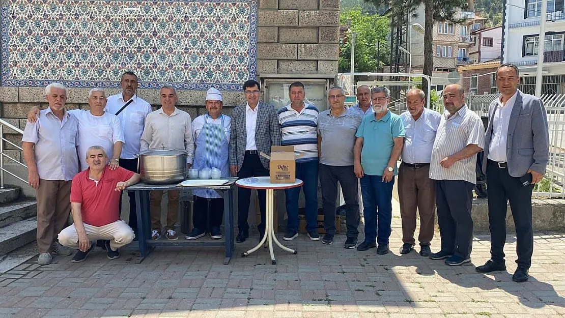 Başkan Kahveci, İstiklal Mahallesi'ndeki Aşure Etkinliğine Katıldı