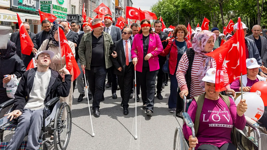 Başkan Köksal, Engelli Bastonu İle Yürüdü