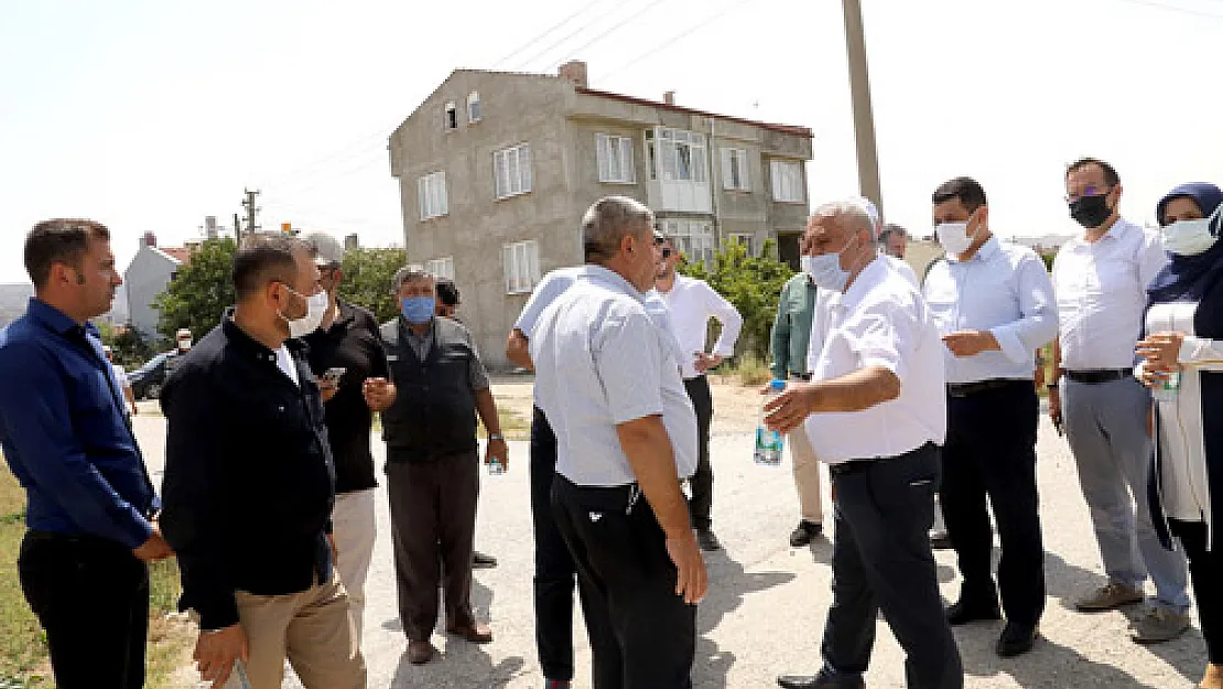 Başkan Zeybek mahalle ziyaretlerine ara vermiyor