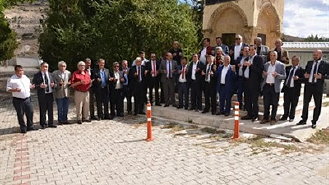 Başkanlar deprem şehitleri için dua etti