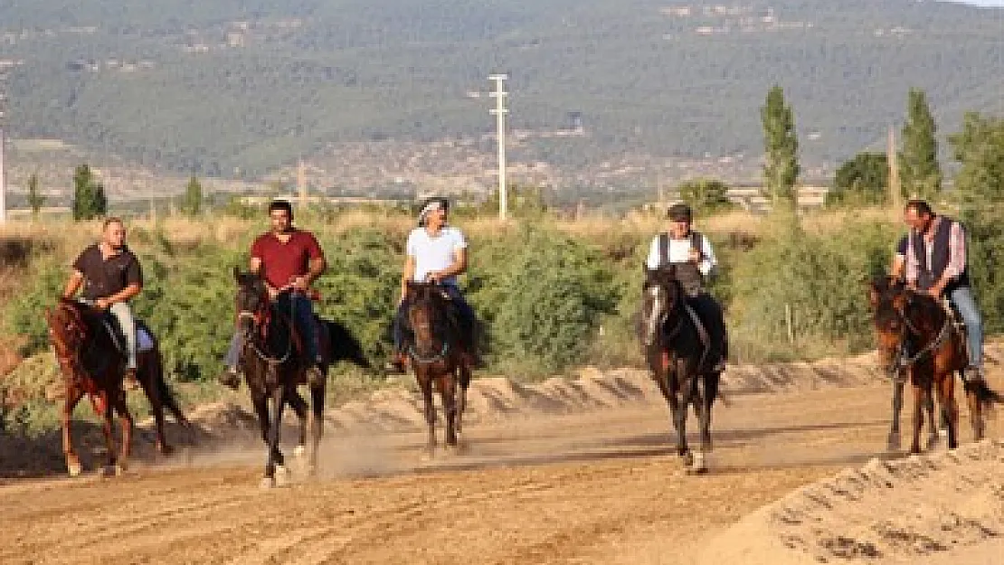 Başmakçı rahvan at yarışlarına hazırlanıyor