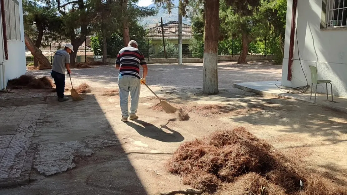 Bayırköy Belediyesi'nden Eğitim Yılı Öncesi Bahçe Temizliği