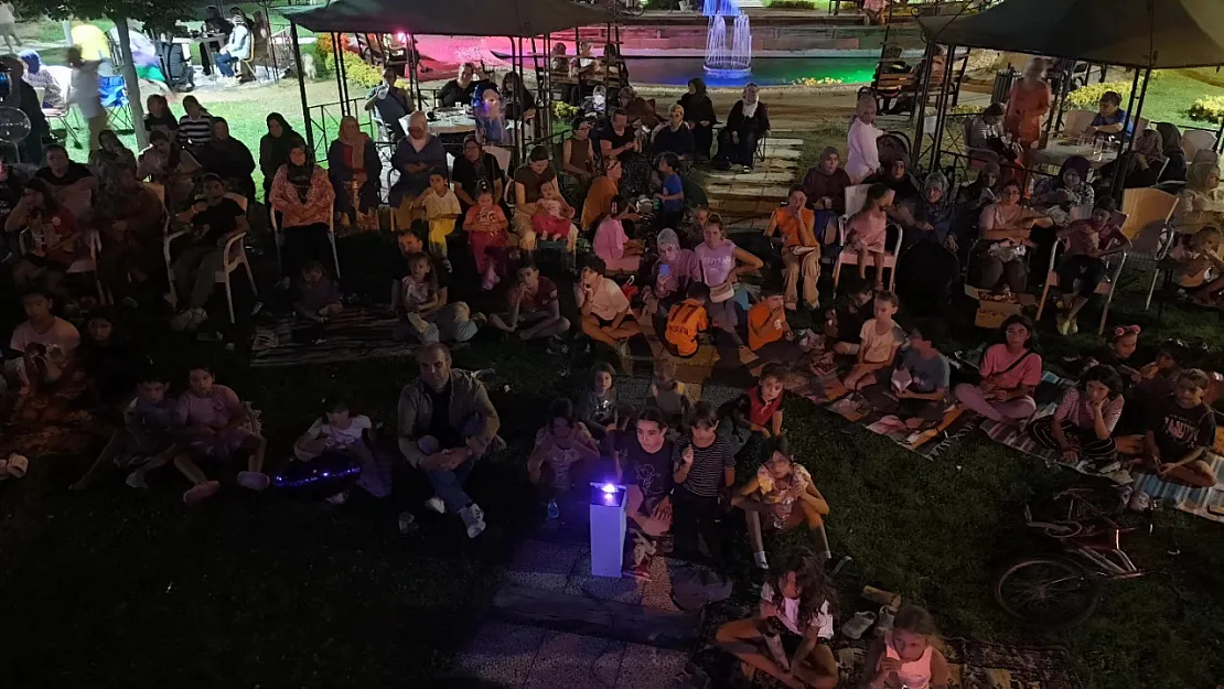 Bayırköy'de Yaz Akşamları Açık Hava Sinemasıyla Şenleniyor