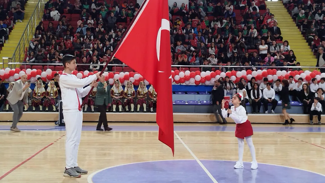 Bayrak Şiiri Herkesi Duygulandırdı