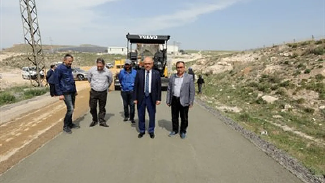 Belediye beton yol ağını genişletiyor