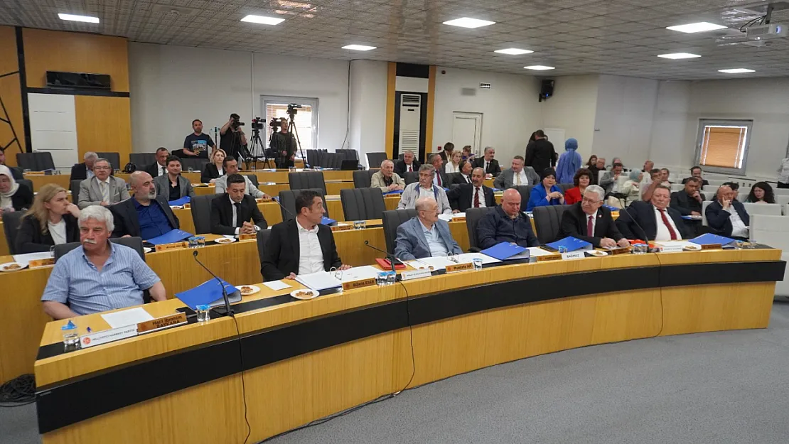 Belediye Meclisi'nde Yeni Dönem! Daha İkinci Maddede Tartışma