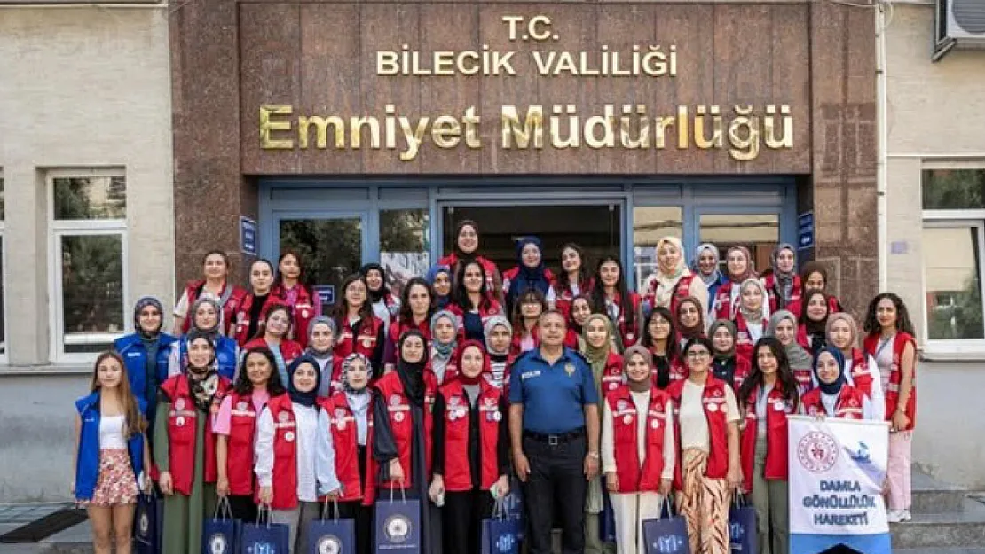 Bilecik'e Gelen Gönüllü Gençler İl Emniyet Müdürü Yılmaz'ı Ziyaret Etti