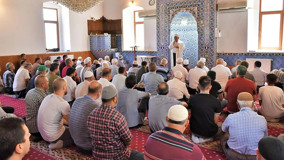 Bilecik Şerifpaşa Camii’nde Saç-ı Şerif ziyarete açıldı