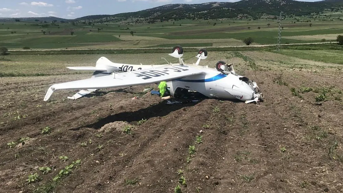 Bilecik'te Düşen Uçak, Vinç Yardımıyla Kaldırıldı