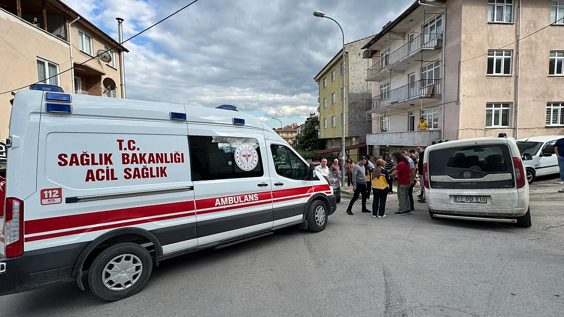 Bilecik'te Hafif Ticari Araç İle Otomobil Çarpıştı, 1 Yaralı