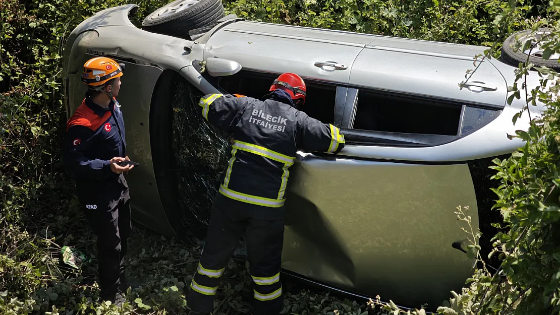 Bilecik'te Kontrolden Çıkan Otomobil Dere Yatağına Yuvarlandı, 3 Yaralı