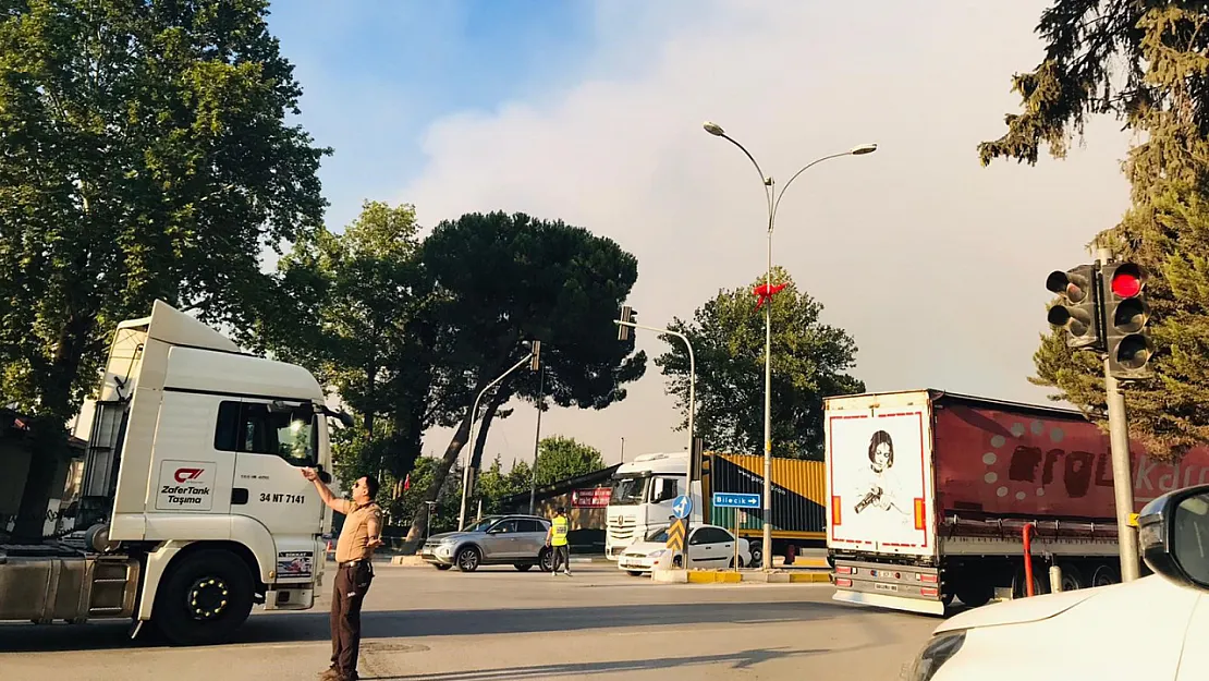 Bilecik'te Yangın Nedeniyle Çevreyolu Yeniden Trafiğe Kapatıldı