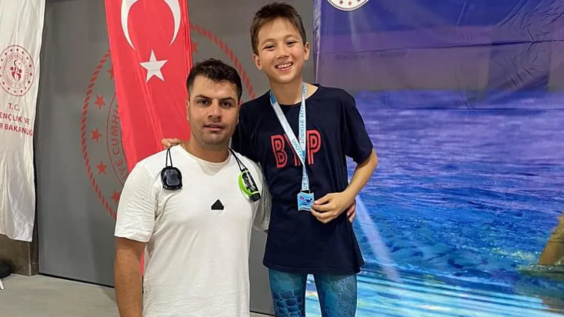 Bilecikli Yüzücüden Bölge İkinciliği Başarısı