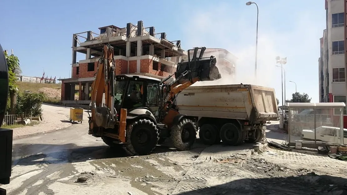 Bilecik’te yaşanan feci kaza sonrası İl Özel İdaresi ekipleri temizlik çalışması yaptı