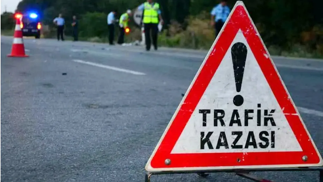 Bir Anlık Dikkatsizlik… Afyon'da Yol Ortasında Kaza!
