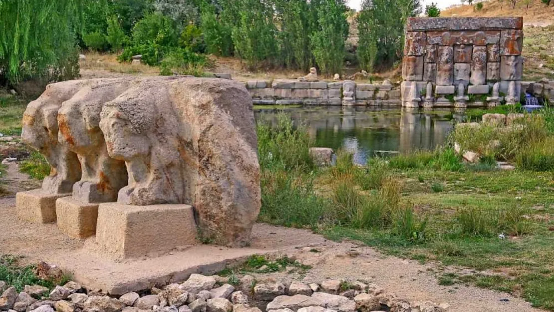 Bir Köy Çeşmesi Mi Yoksa Mistik Bir Yer Mi ?