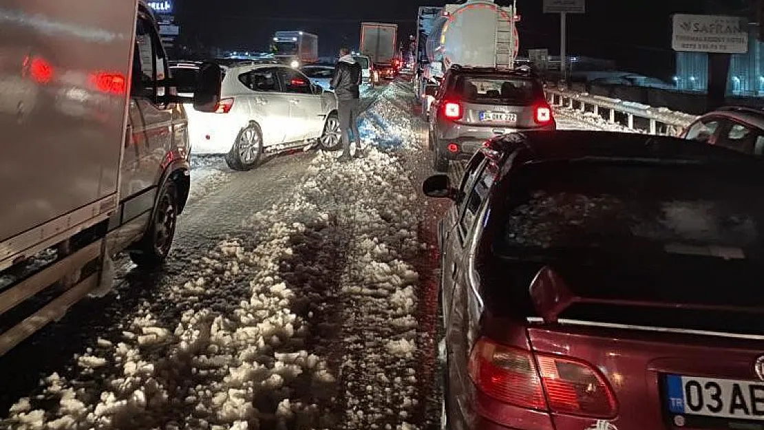 Birçok köy yolu kar yağışı nedeniyle ulaşma kapandı