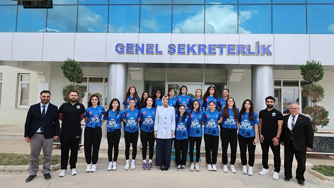Bizim Gızlar, Devlet Ana'yı Ziyaret Etti