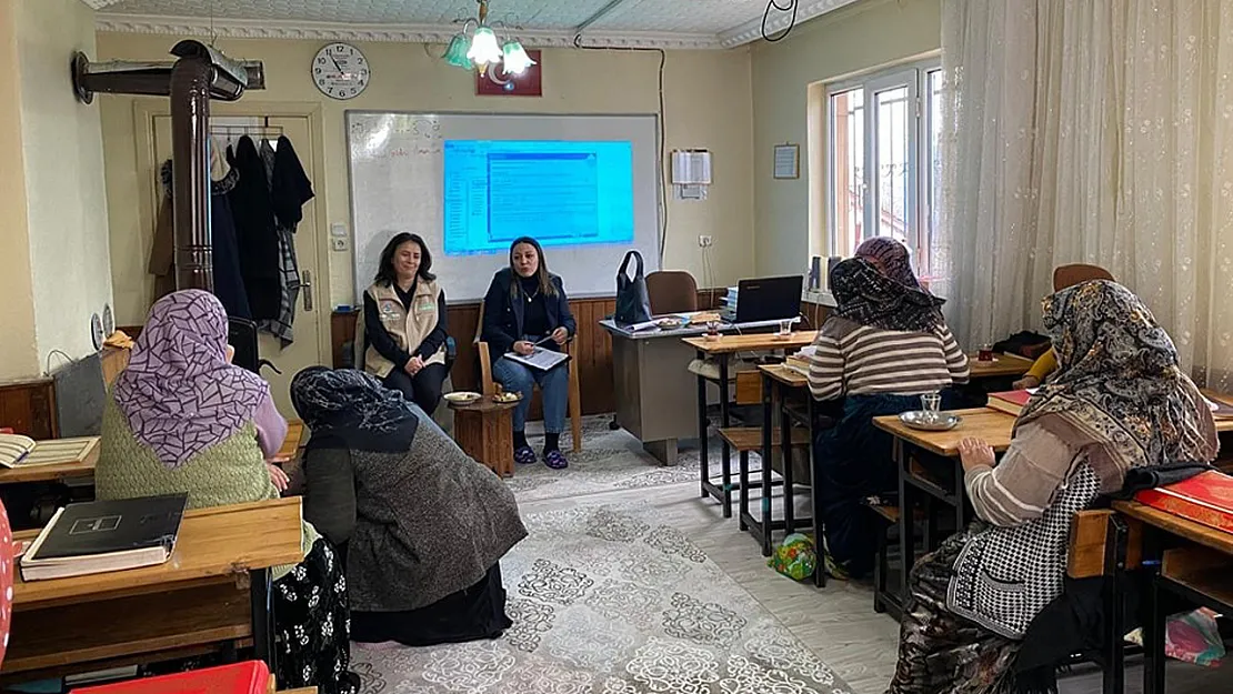 Bolvadin'de Kadın Çiftçiler Bilgilendirildi