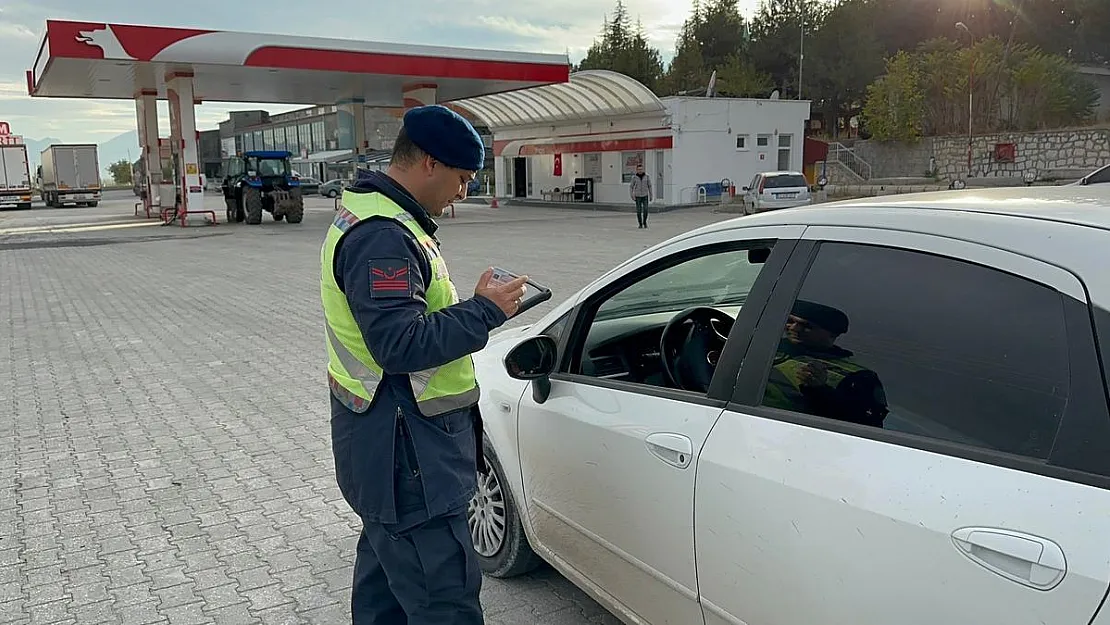 Bolvadin'de Jandarma Ekiplerinden Asayiş Ve Trafik Denetimi