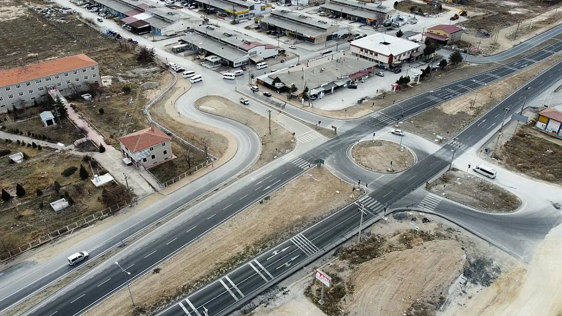 Bolvadin’deki bu kavşak kazaya davetiye çıkartıyor