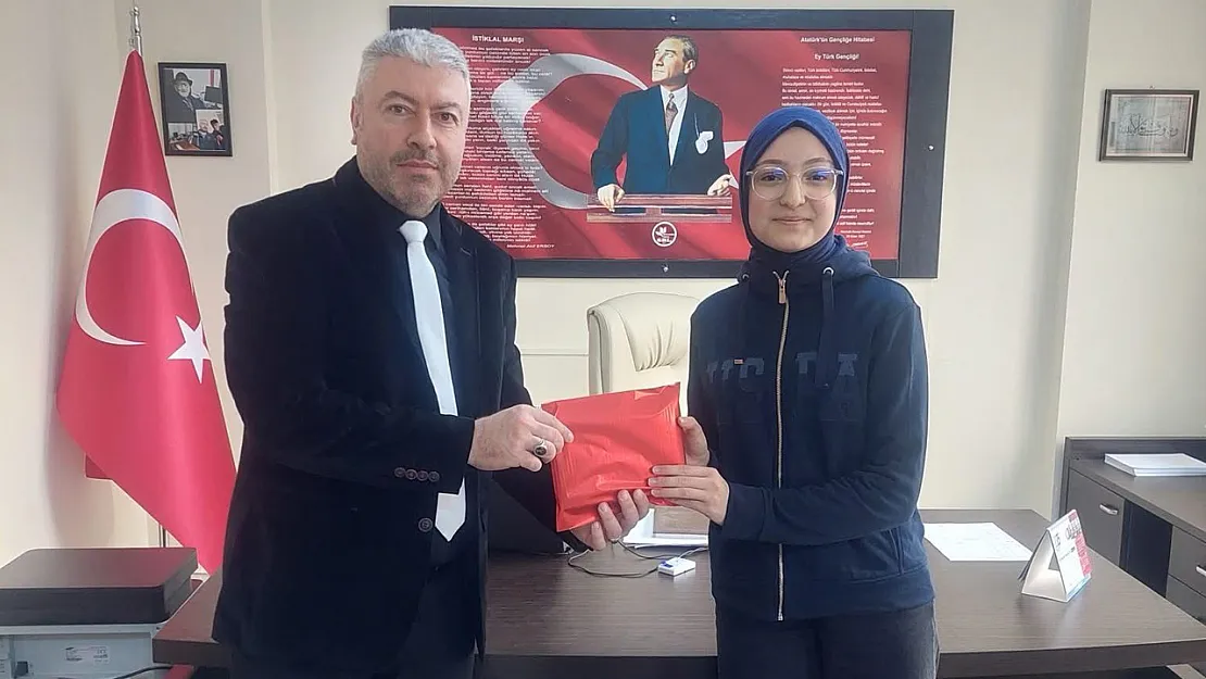 Bolvadinli Lise Öğrencisinden İstiklal Marşı Yarışmasında Büyük Başarı