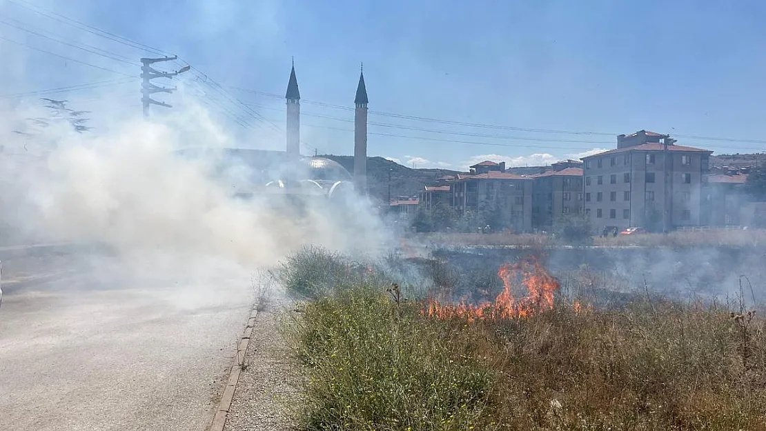 Boş Arazide Çıkan Yangın Kontrol Altına Alındı