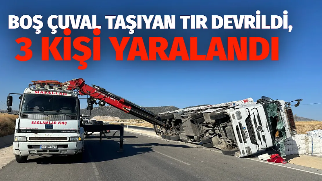 Boş çuval taşıyan tır devrildi, 3 kişi yaralandı