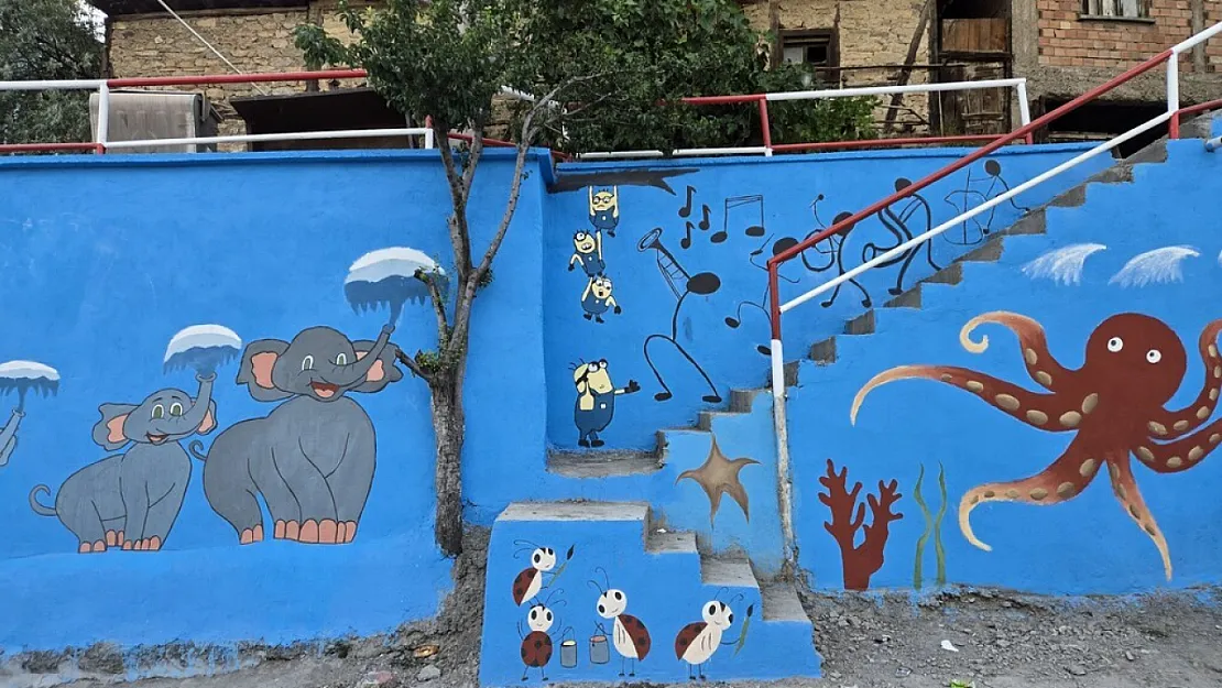 Boş Duvarlar Sanat Eserine Dönüştü