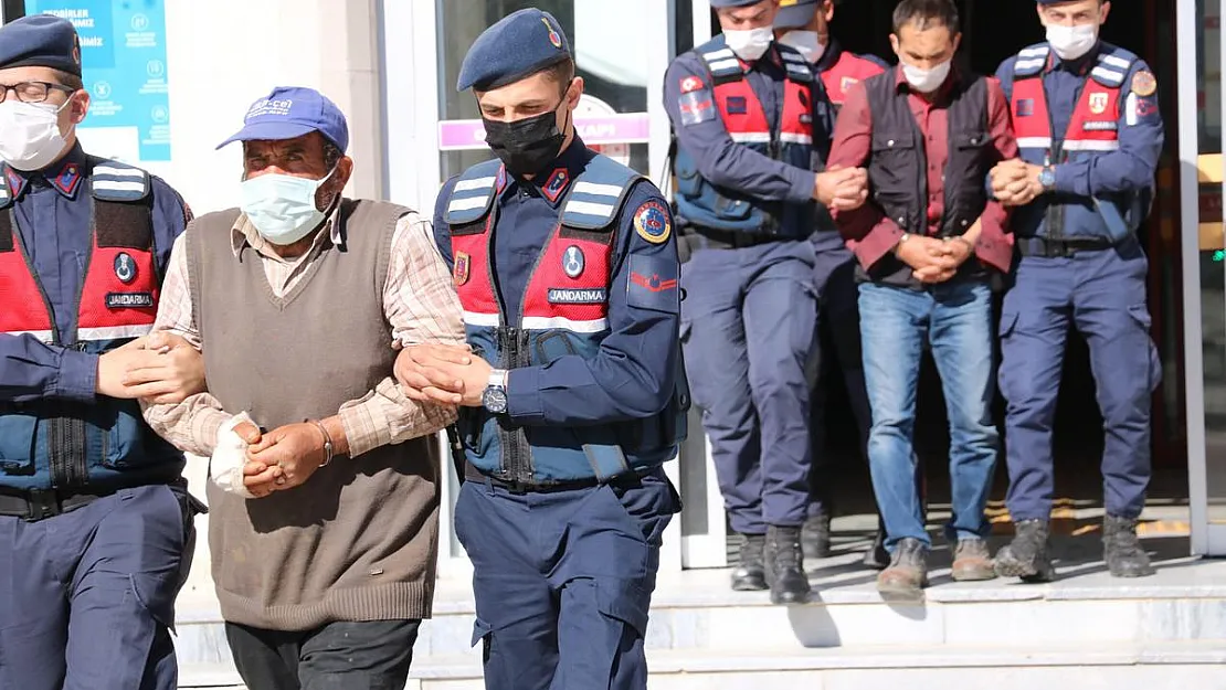 Bostanlı'daki cinayetin zanlıları mahkemede: 3 kişi tutuklandı