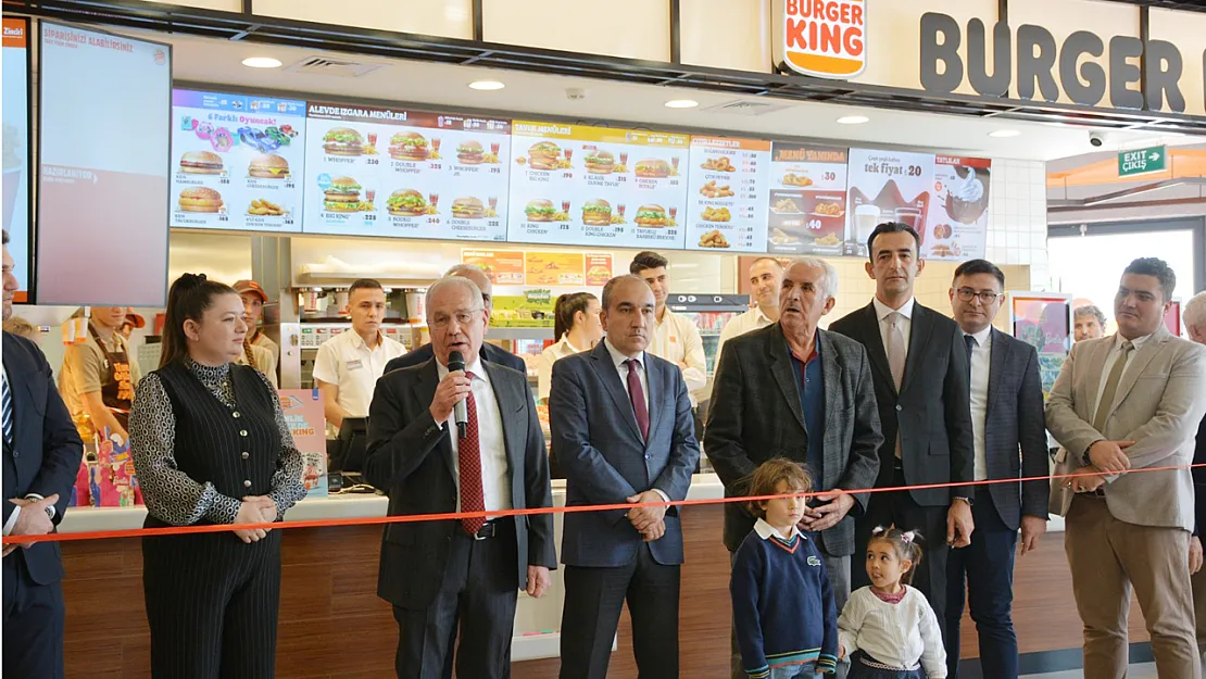 'Boykot Edin Dediğiniz Yerlerin Açılışını Yapıyorsunuz'