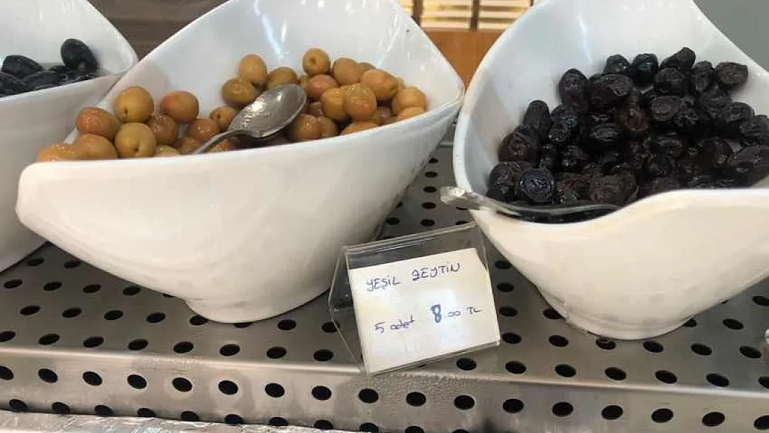 “Bozüyük İkbal’deyiz 5 zeytin tanesi 8 lira.”