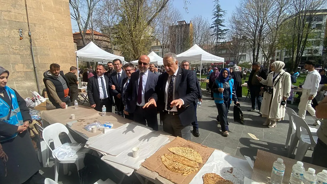 'Bu Çarşıda Bir Yuvanın Temeline Tuğla Konuluyor'
