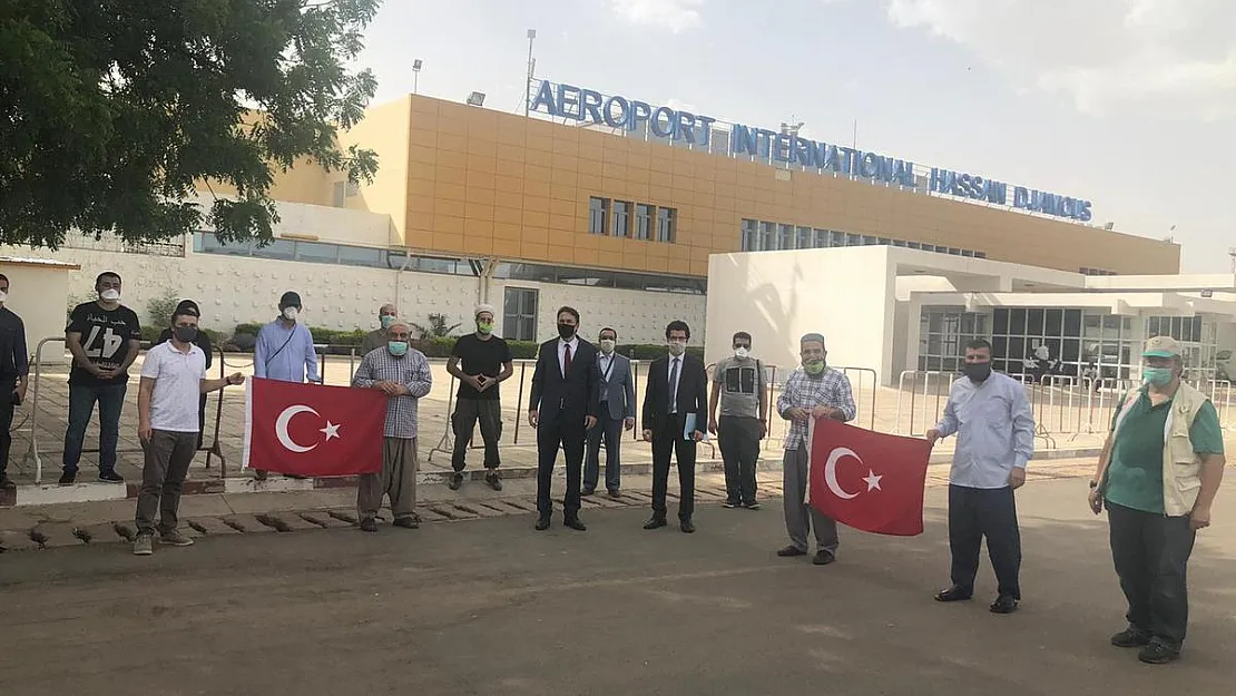 Çad'daki Türk vatandaşları Özkaya'nın girişimleri ile yurda döndü