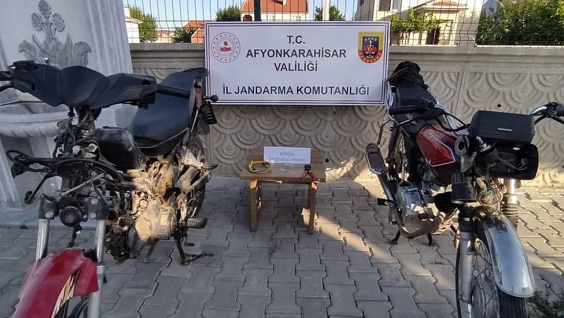 Çalıntı motosikletle kablo çalmaya çalışan 4 şahsı jandarma yakaladı