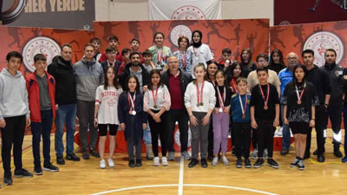 Çanakkale Şehitleri için Badminton turnuvası yapıldı