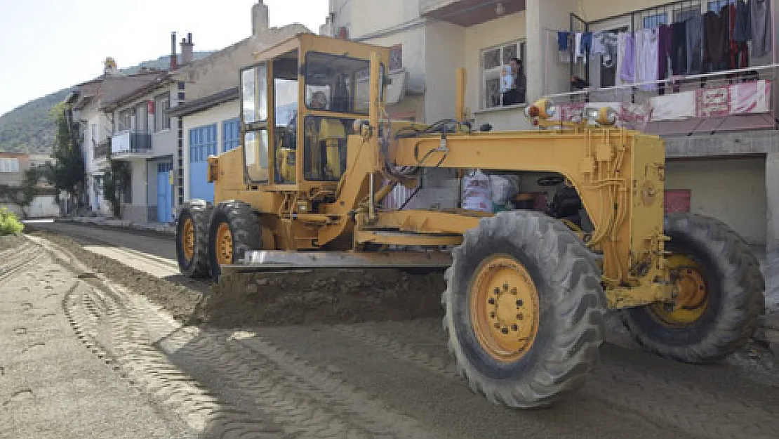 Çay'da yol yenileme çalışmaları başladı