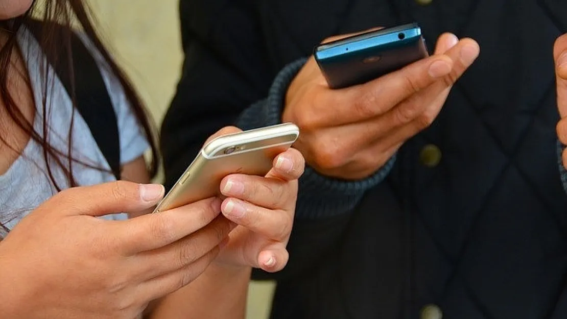 Cep telefonu tümör riskini artırıyor