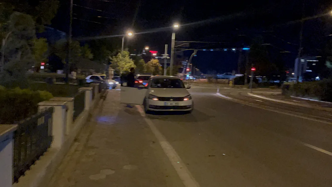 Çevirmeye Yakalanarak Ceza Yiyen Arkadaşının Yanında Alkol Almaya Devam Etti