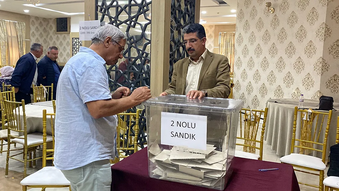 CHP Merkez İlçe'de Albayrak Tek Aday Olarak Başkan Oldu