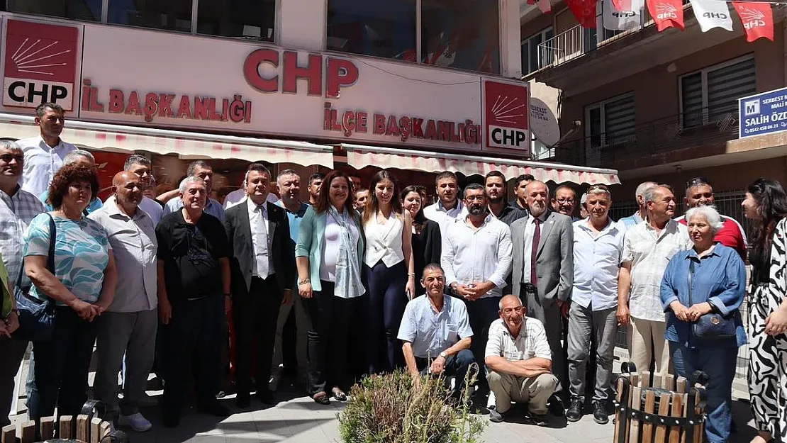 CHP'de Bayramlaşma Partide Yapıldı