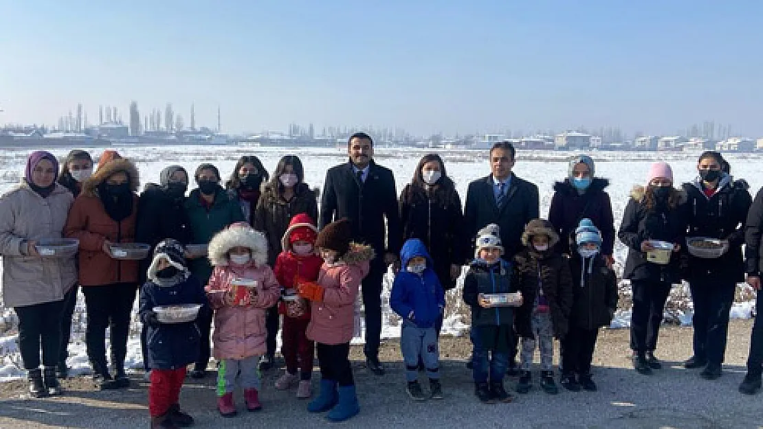 Çobanlar’da sokak  hayvanları beslendi