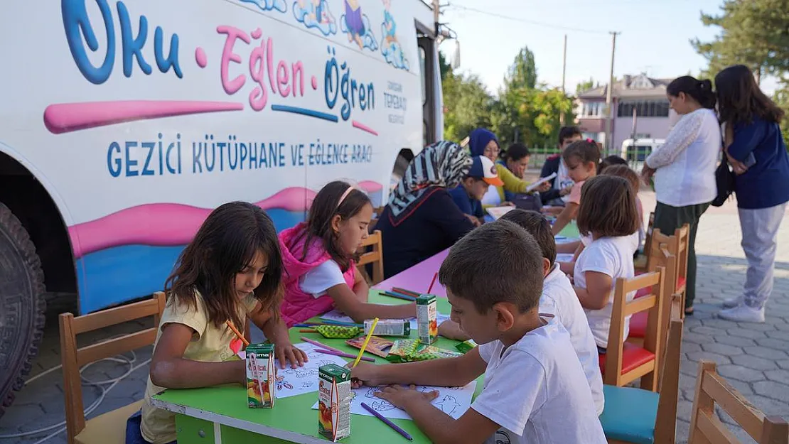 Çocuklar gezici kütüphane aracını çok sevdi